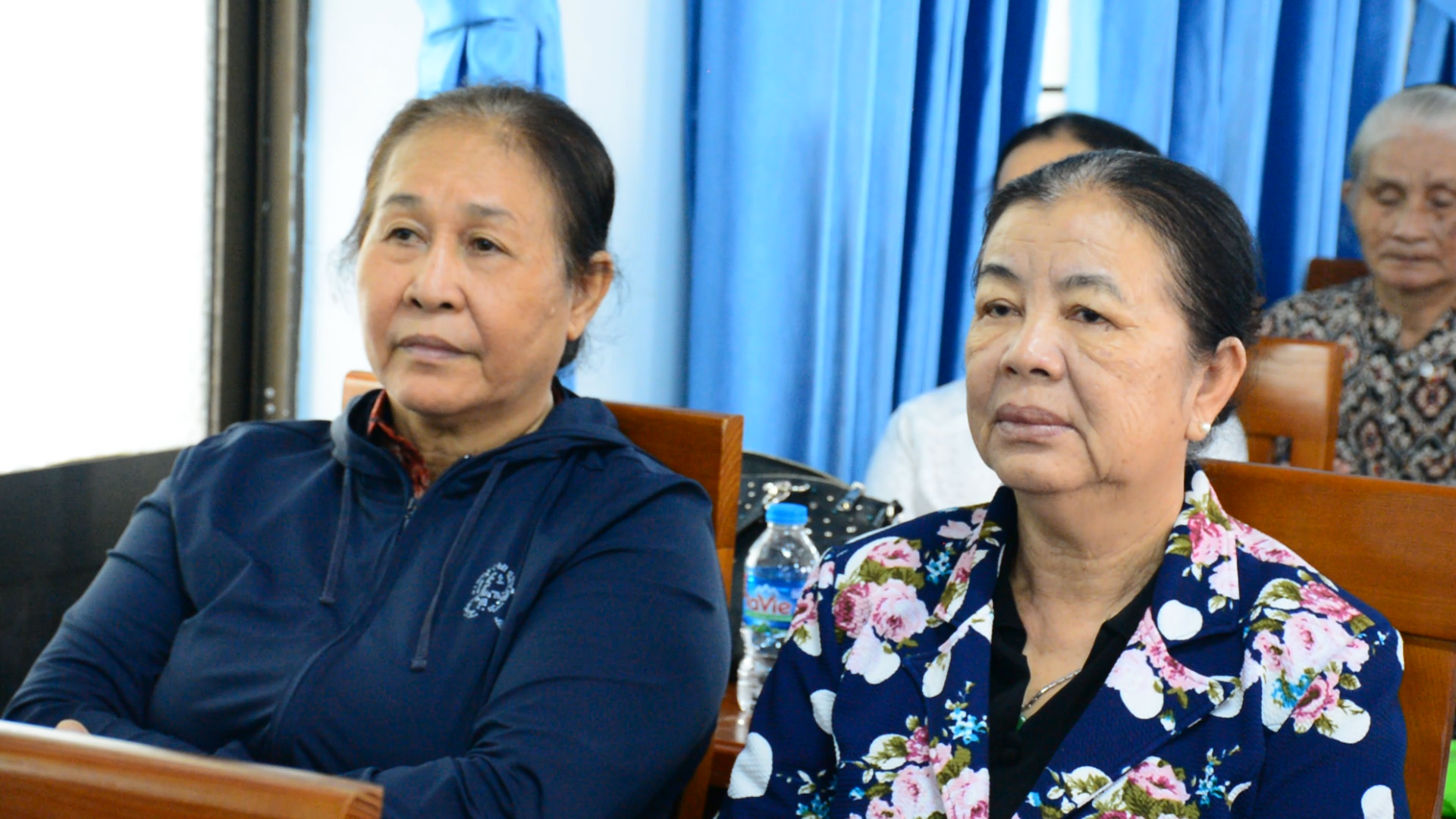 Buổi họp mặt diễn ra trong không khí xúc động.