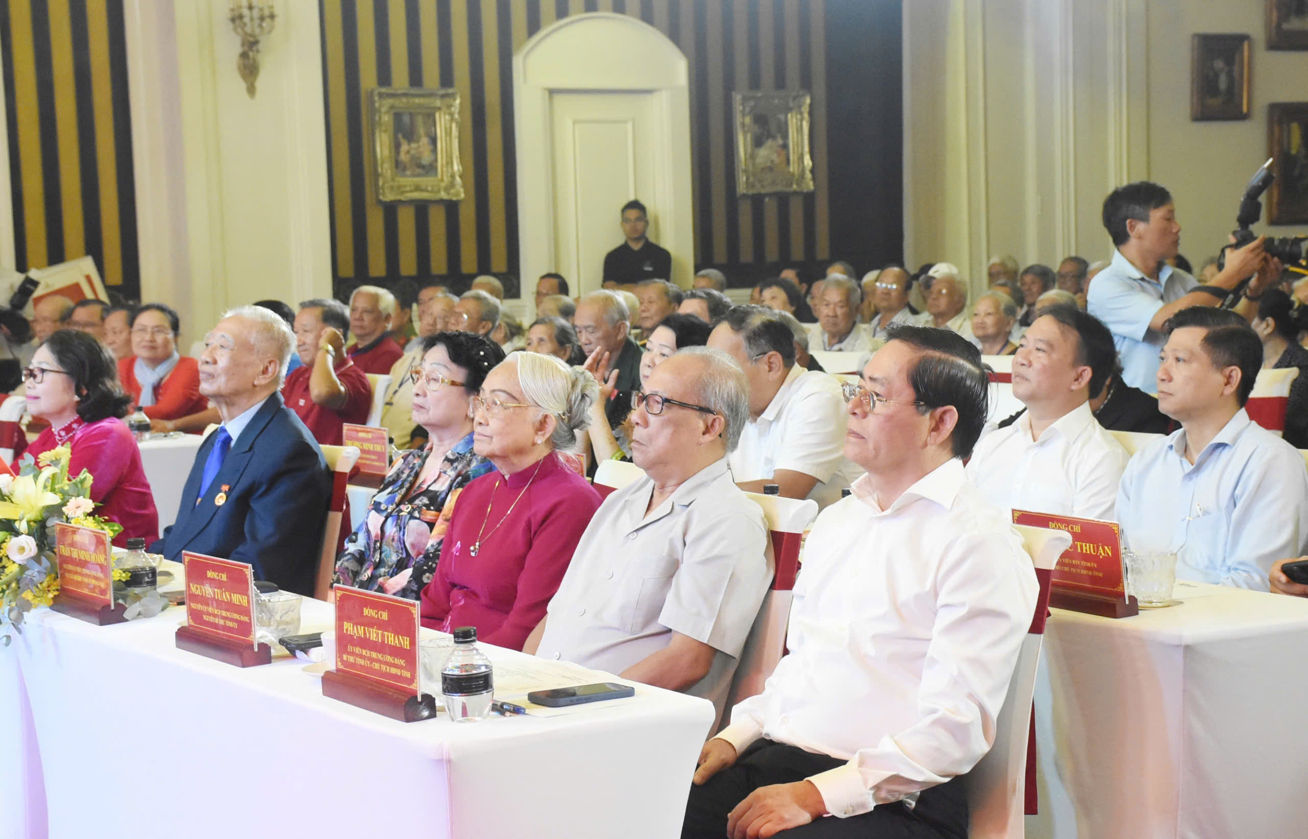 Bí thư Tỉnh ủy Phạm Viết Thanh tham dự chương trình gặp mặt.