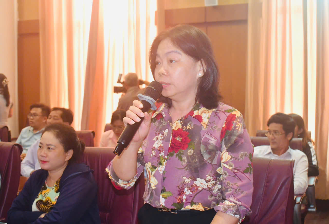 Cử tri đại diện LĐLĐ tỉnh góp ý về Luật Công Đoàn.