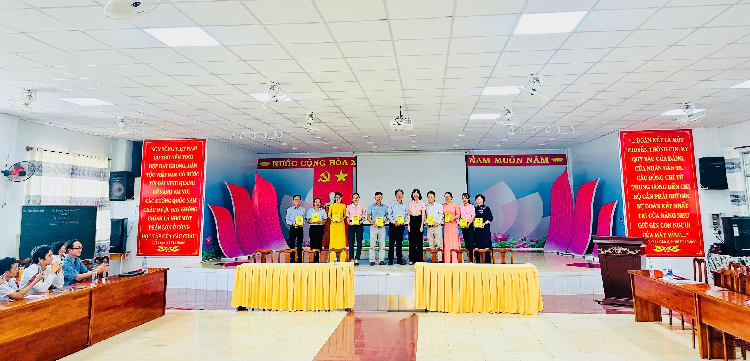 Chương trình có sự tham gia của 138 trường Tiều học và trường chuyên biệt.