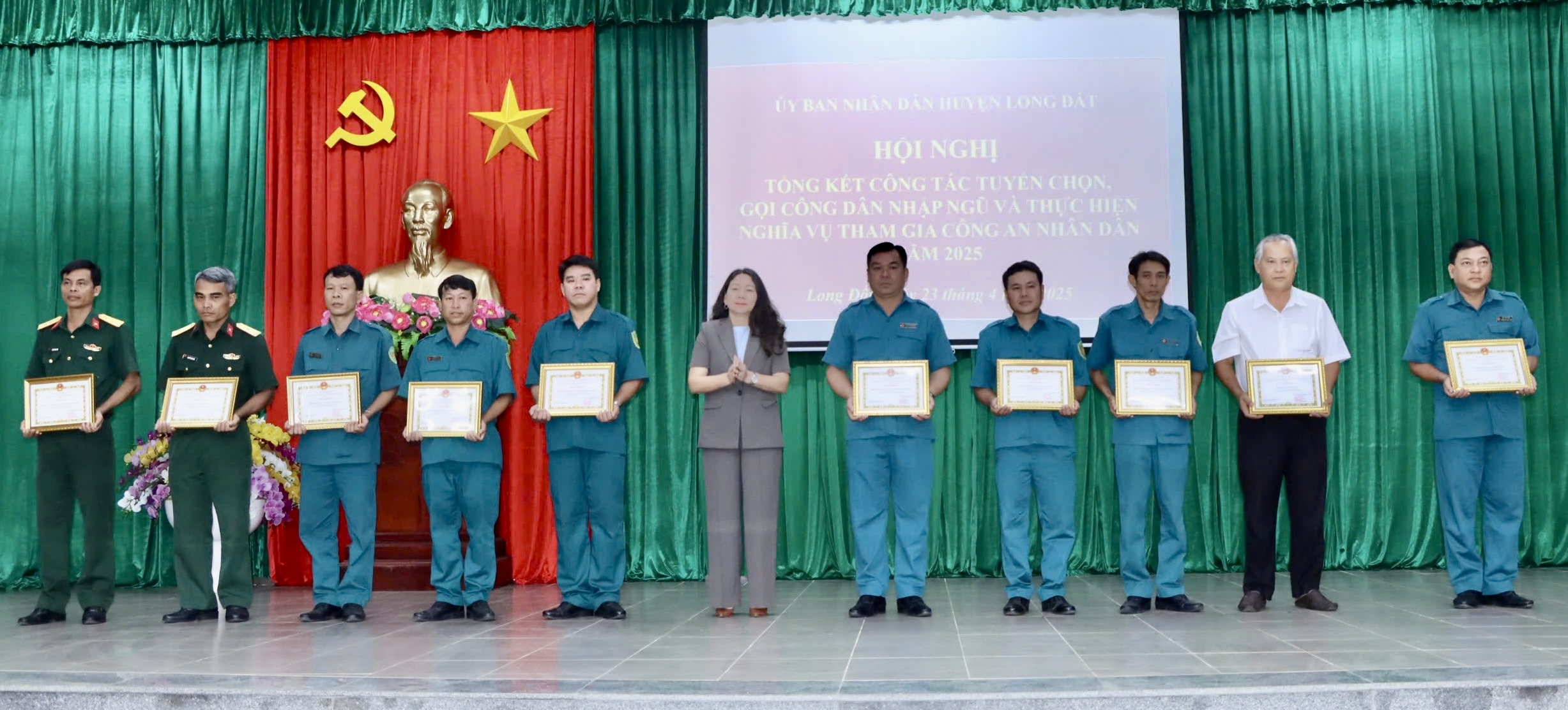 Huyện Long Đất khen thưởng các tập thể, cá nhân có thành tích trong công tác tuyển quân năm 2025.