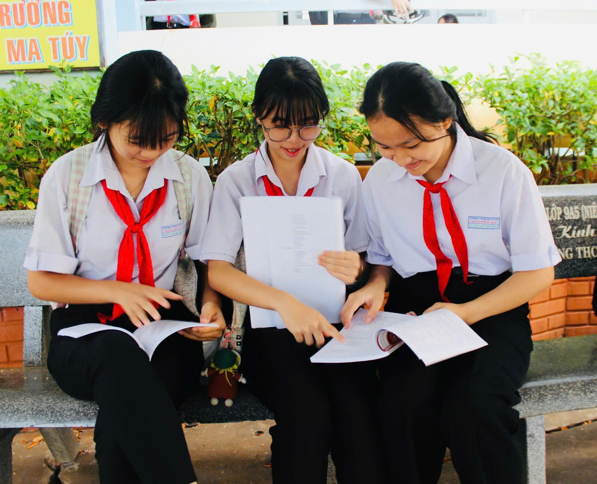 Kỳ tuyển sinh lớp 10 công lập tới đây, đề thi ra theo hướng đổi mới của chương trình Giáo dục Phổ thông 2018 khiến nhiều học sinh gặp khó khăn trong  ôn tập.