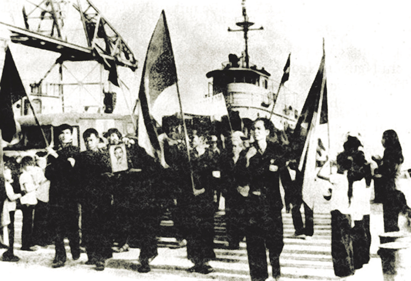 Ngày 5/5/1975, con tàu đầu tiên đưa các tù chính trị Côn Đảo đã về đến Vũng Tàu. Ảnh: Tư liệu