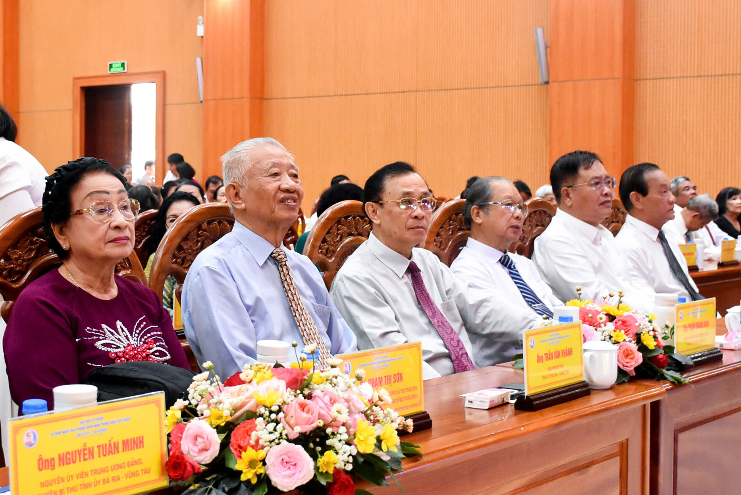 Nguyên lãnh đạo tỉnh Bà Rịa-Vũng Tàu, lãnh đạo TP.Bà Rịa qua các thời kỳ dự buổi họp mặt.