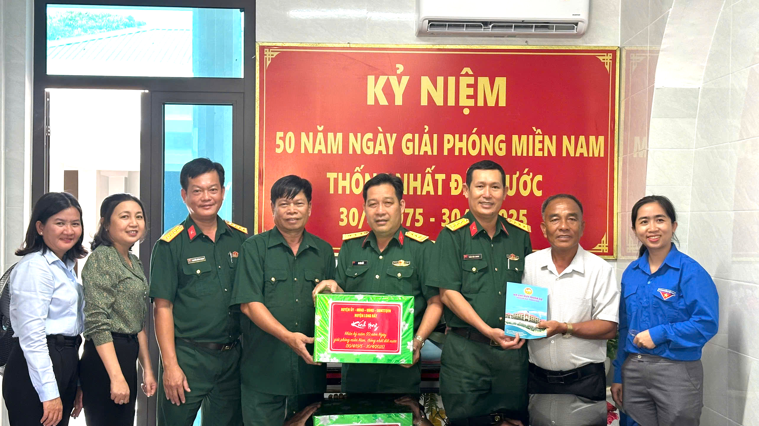 Đoàn thăm, tặng quà Trung tâm Điều dưỡng thương binh và người có công huyện Long Đất. 