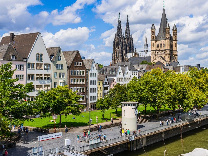 Cologne không chỉ là một trung tâm kinh tế và văn hóa quan trọng của nước Đức mà còn là một điểm du lịch nổi tiếng.
