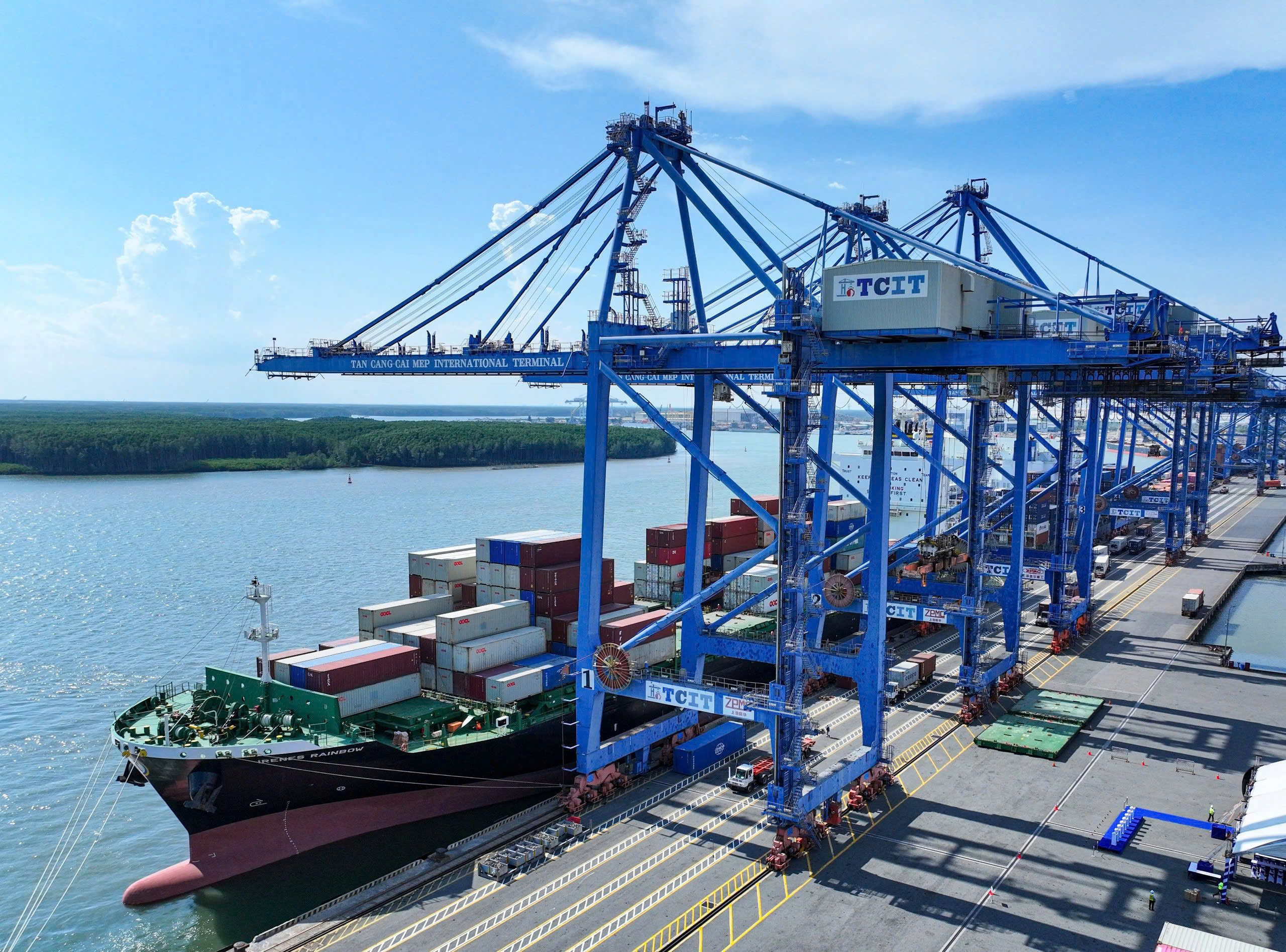 Tàu Irenes Rainbow - chuyến tàu đầu tiên thuộc tuyến dịch vụ KTX2sẽ cập cảng TCIT hàng tuần