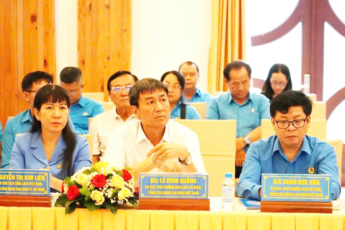 Đại biểu tham gia hội thảo.