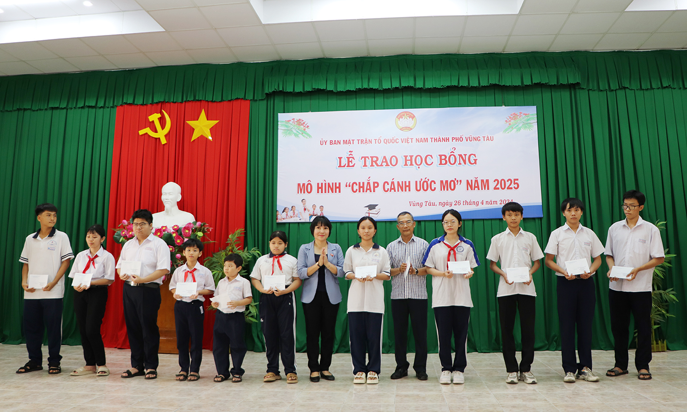 300 em HS TP.Vũng Tàu được nhận học bổng 