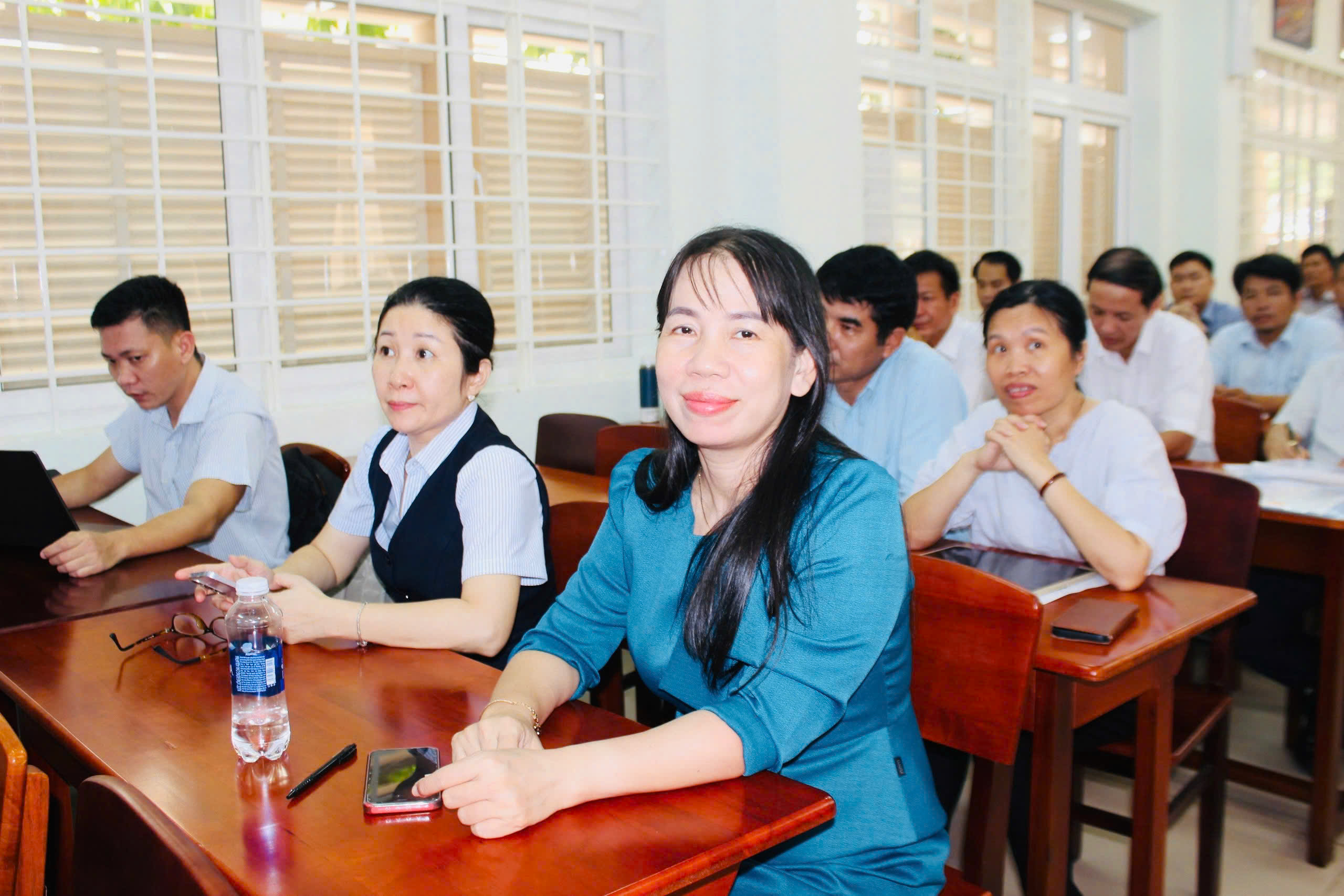 Các đại biểu tham dự hội nghị.
