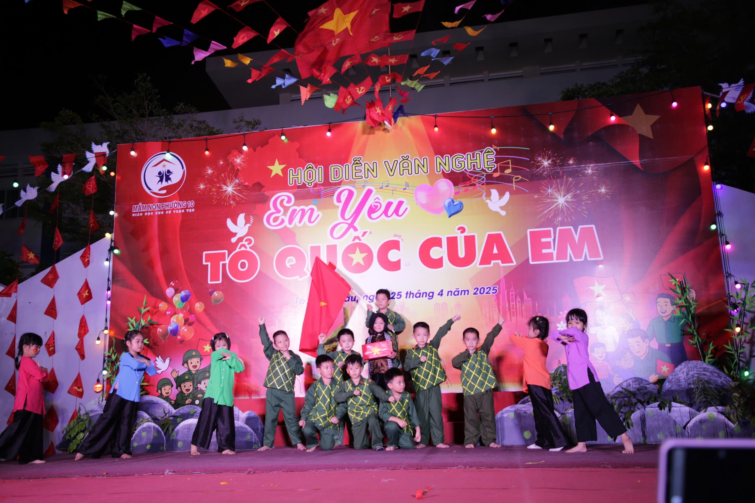 Tiết mục văn nghệ đặc sắc do các em học sinh Trường Mầm non Phường 10 biểu diễn.