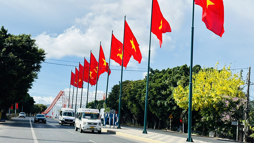 Đường Võ Nguyên Giáp (TP. Vũng Tàu) rực rỡ đón lễ.