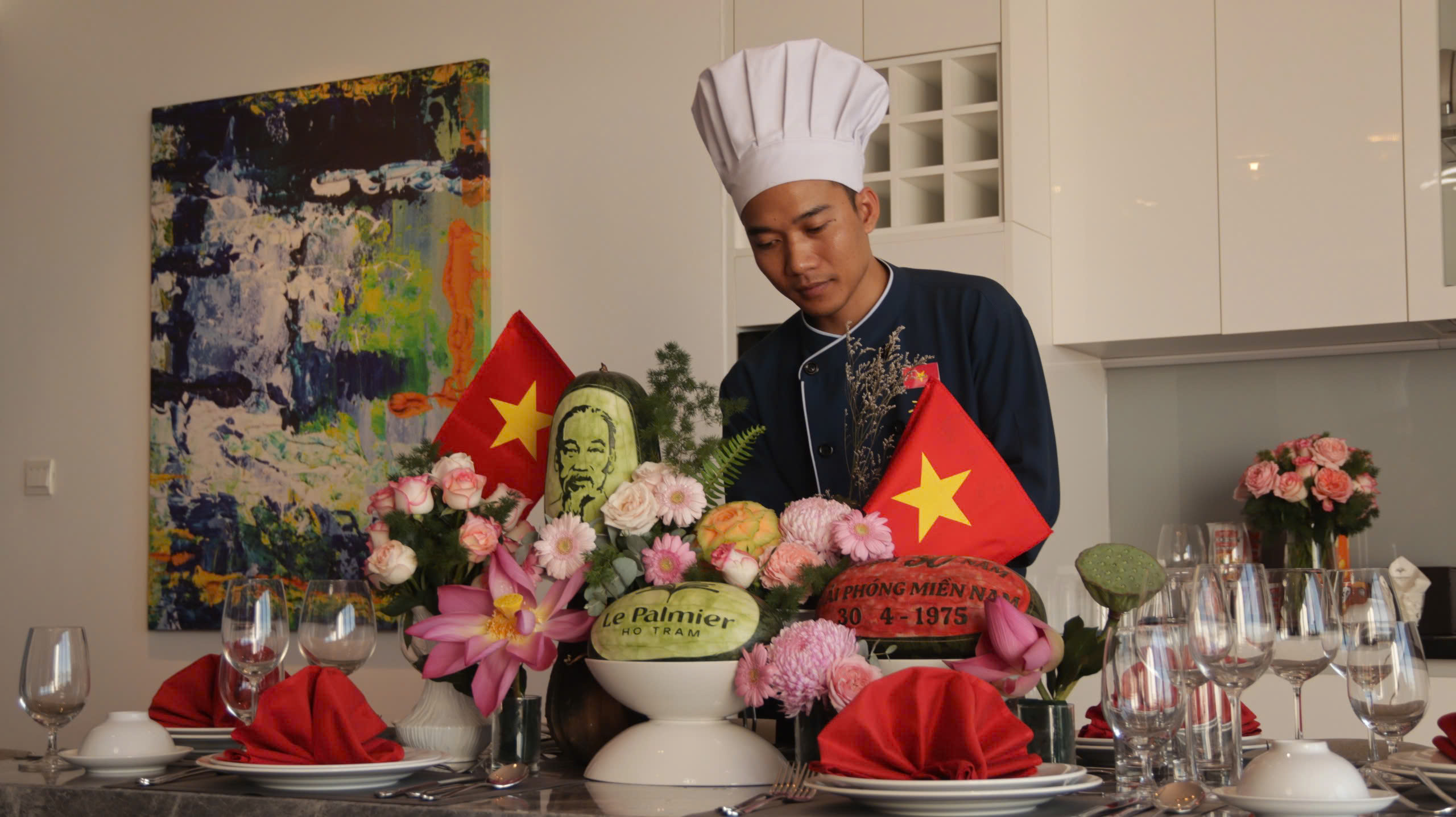Le Palmier Hồ Tràm Resort trang trí tiểu cảnh kỷ niệm 50 năm Ngày giải phóng miền Nam thống nhất đất nước.