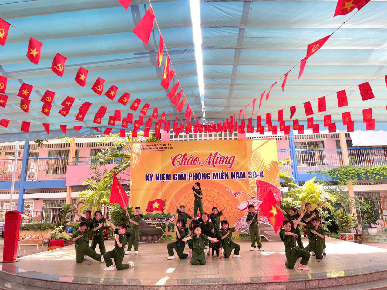 Các tiết mục văn nghệ đặc sắc do học sinh Trường Mầm non Ánh dương biểu diễn.