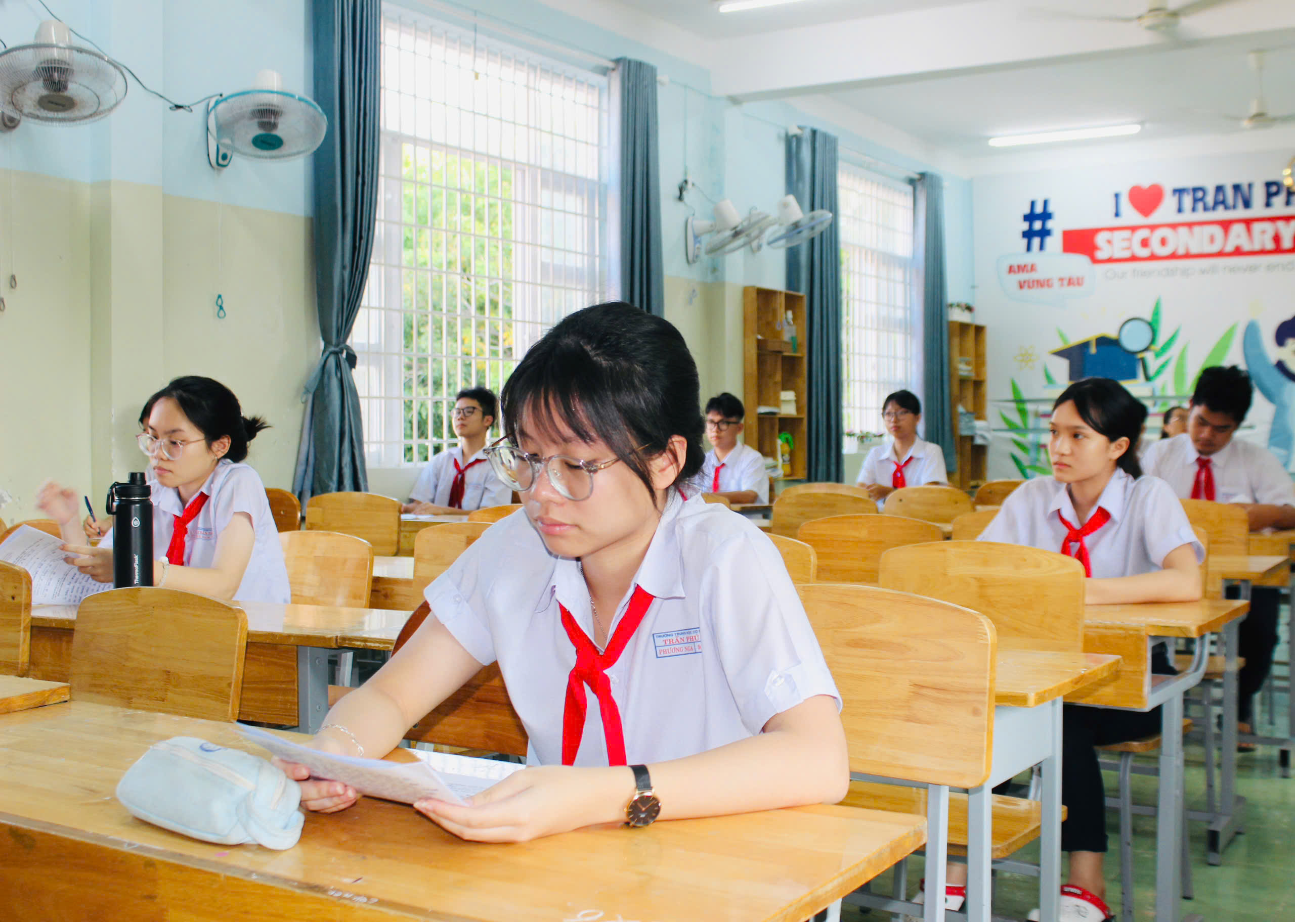 Thí sinh dự thi nghiêm túc.