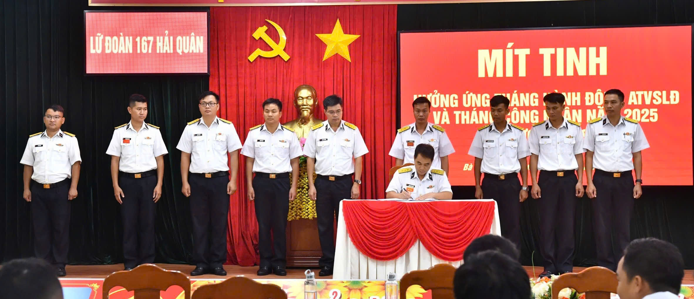 Các đơn vị kí kết thi đua Tháng hành động ATVSLĐ năm 2025.