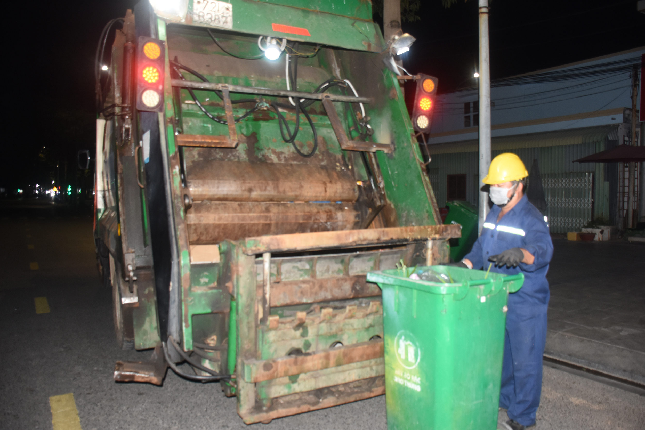 Huyện Côn Đảo đã thực hiện thu gom rác sau khi phân loại  theo từng ngày.