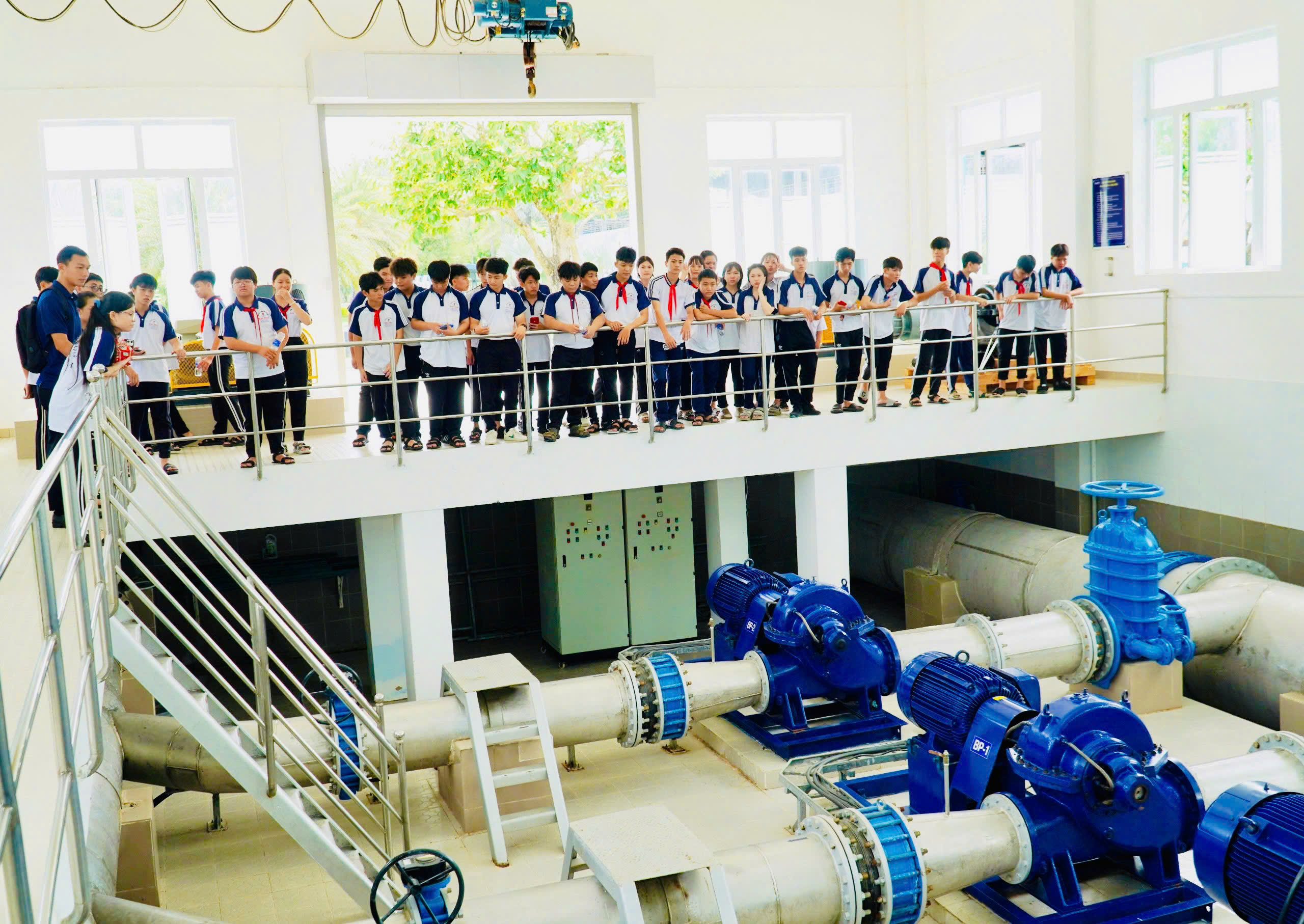 Học sinh tham quan Xí nghiệp Sản xuất và Dịch vụ cấp nước - Công ty Cổ phần cấp nước Bà Rịa-Vũng Tàu tại TP.Bà Rịa.