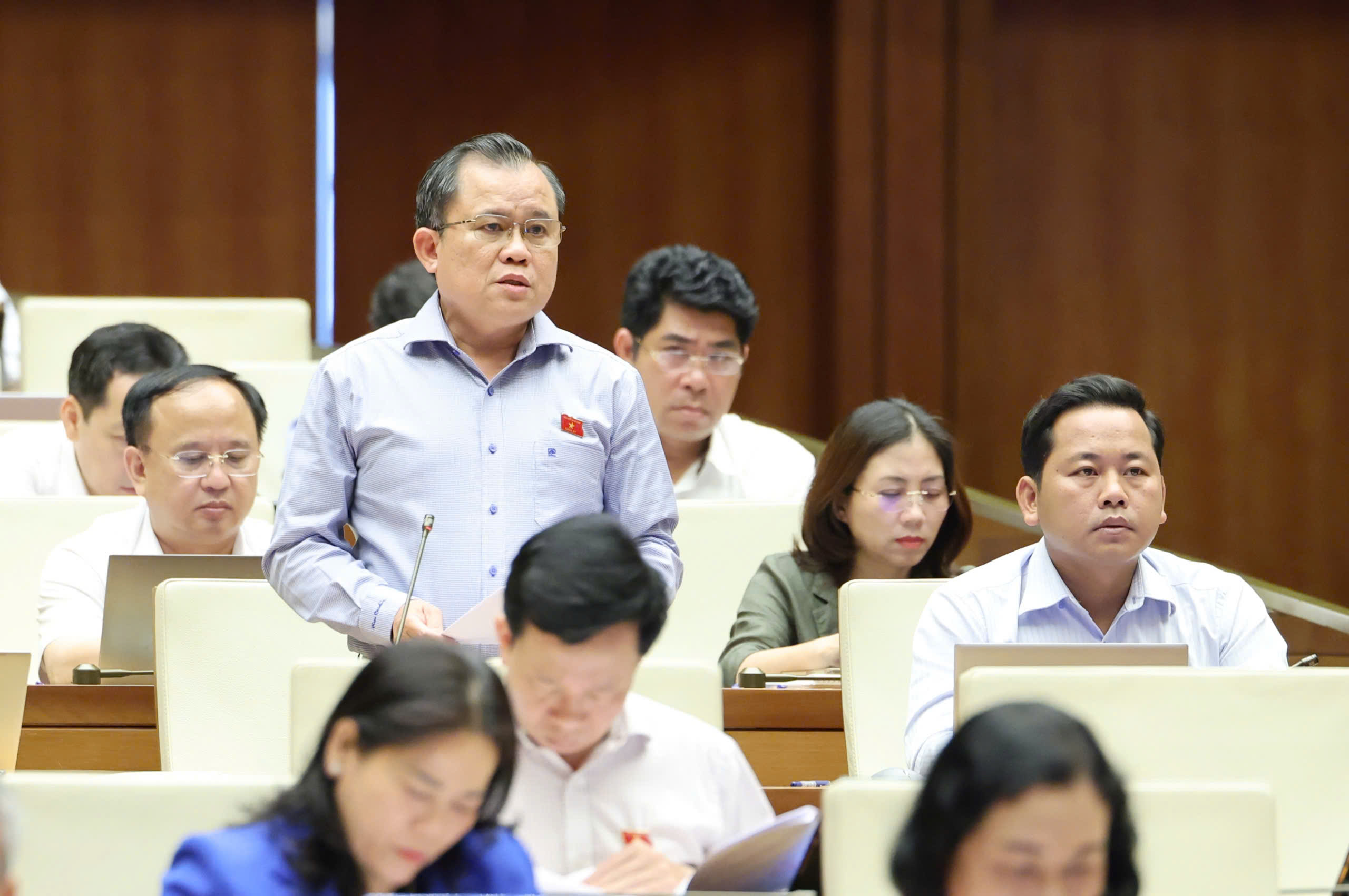 Đại biểu Nguyễn Tâm Hùng: “Luật phải sống cùng thực tiễn, công chức phải được đánh giá bằng hiệu quả công việc”.