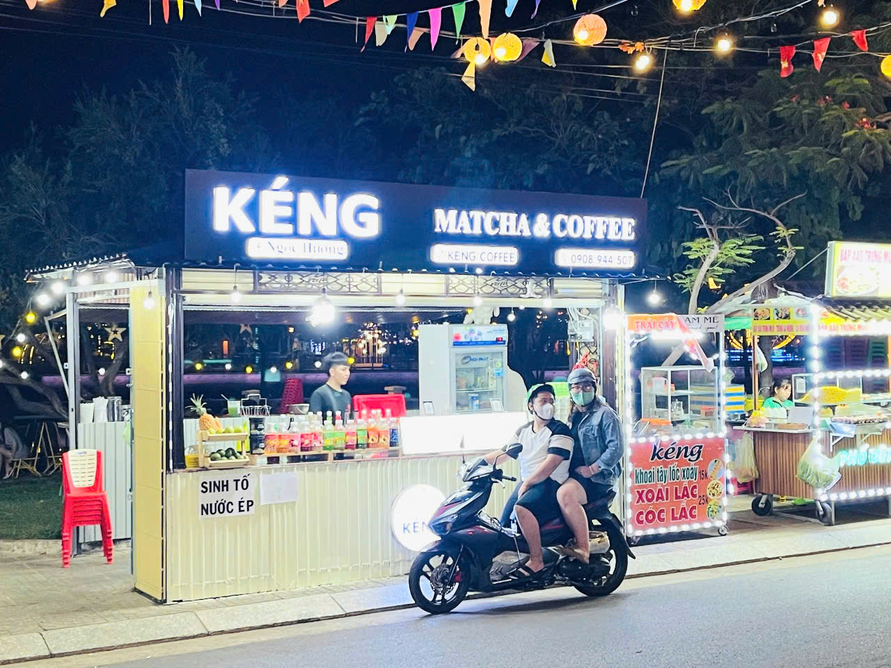 Các gian hàng kinh doanh được tổ chức gọn gàng ở Khu chợ đêm Bà Rịa.