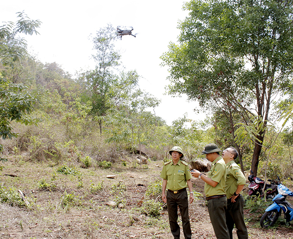 Lực lượng Hạt Kiểm lâm Vũng Tàu-Phú Mỹ sử dụng flycam để tuần tra, giám sát rừng.