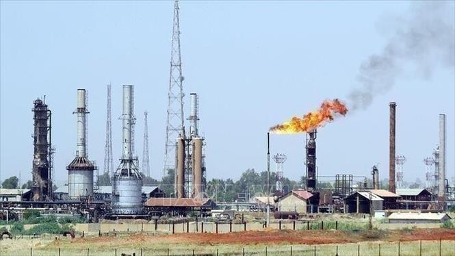 Một nhà máy lọc dầu tại Iran. Một nhà máy lọc dầu tại Iran.