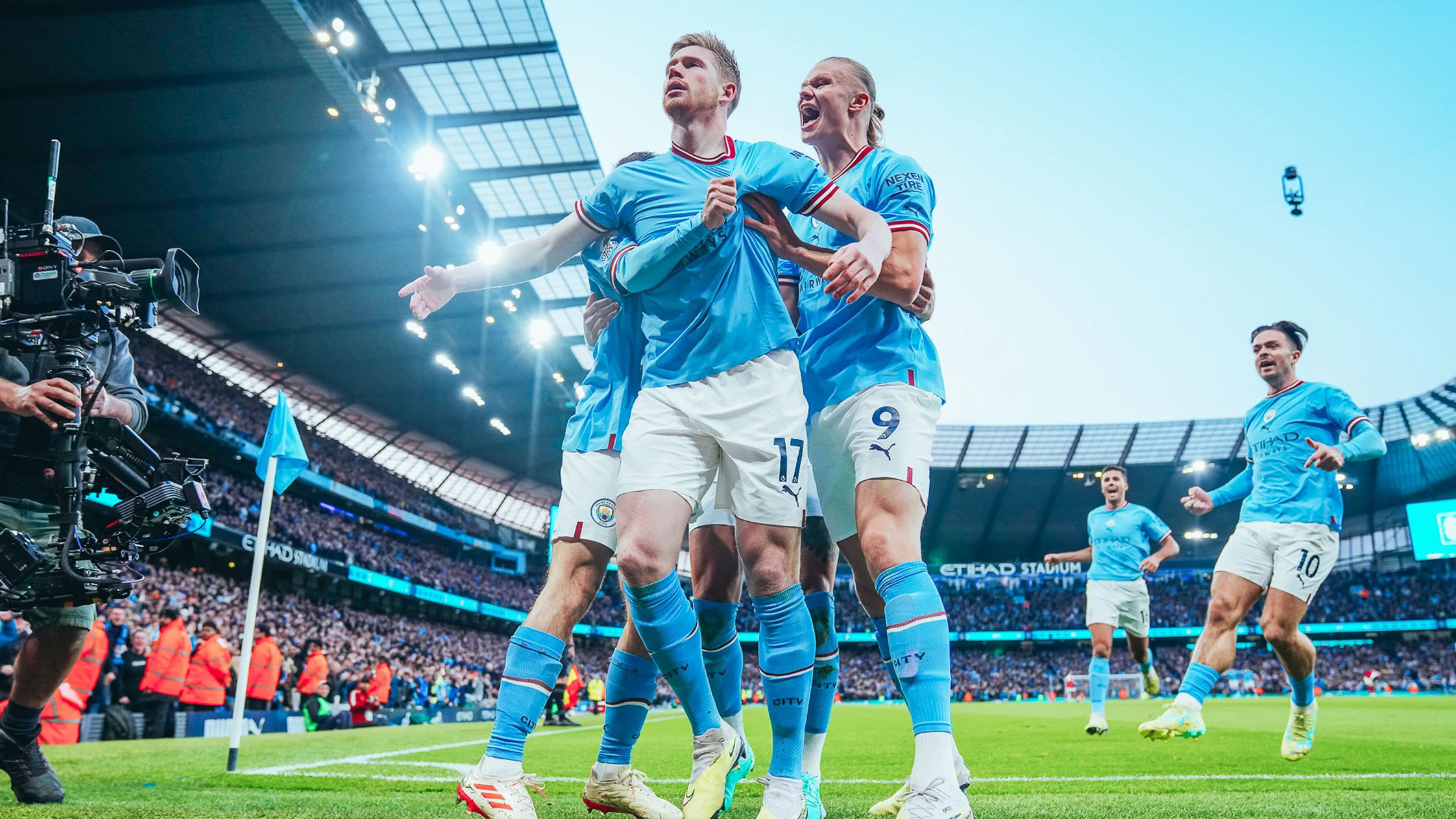 Man xanh đang nắm quyền tự quyết để giành vé dự Champions League 2025/26.