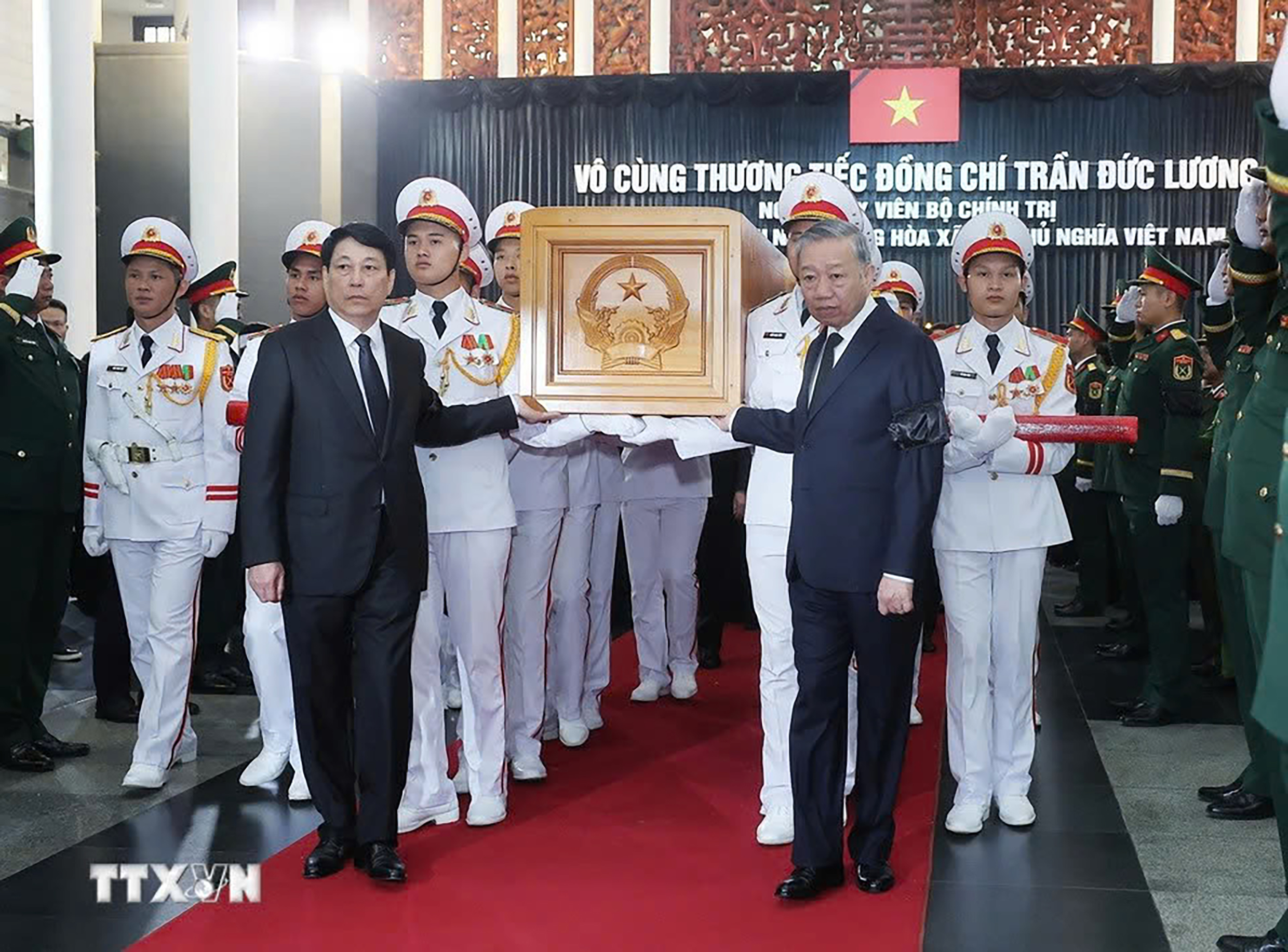 Tổng Bí thư Tô Lâm, Chủ tịch nước Lương Cường chuyển linh cữu nguyên Chủ tịch nước Trần Đức Lương.