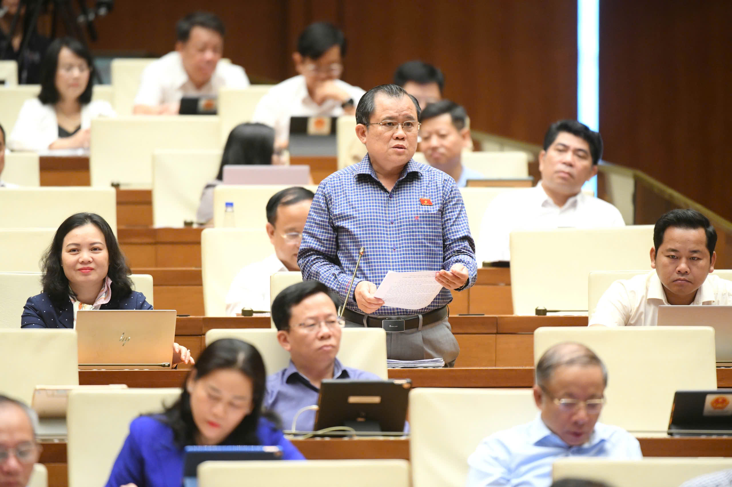 Đại biểu Nguyễn Tâm Hùng, Đại tá, Ủy viên Ủy ban Quốc phòng, An ninh và Đối ngoại của Quốc hội kiến nghị: “Hoàn thiện chính sách hình sự trong bối cảnh chuyển đổi số và hội nhập”.