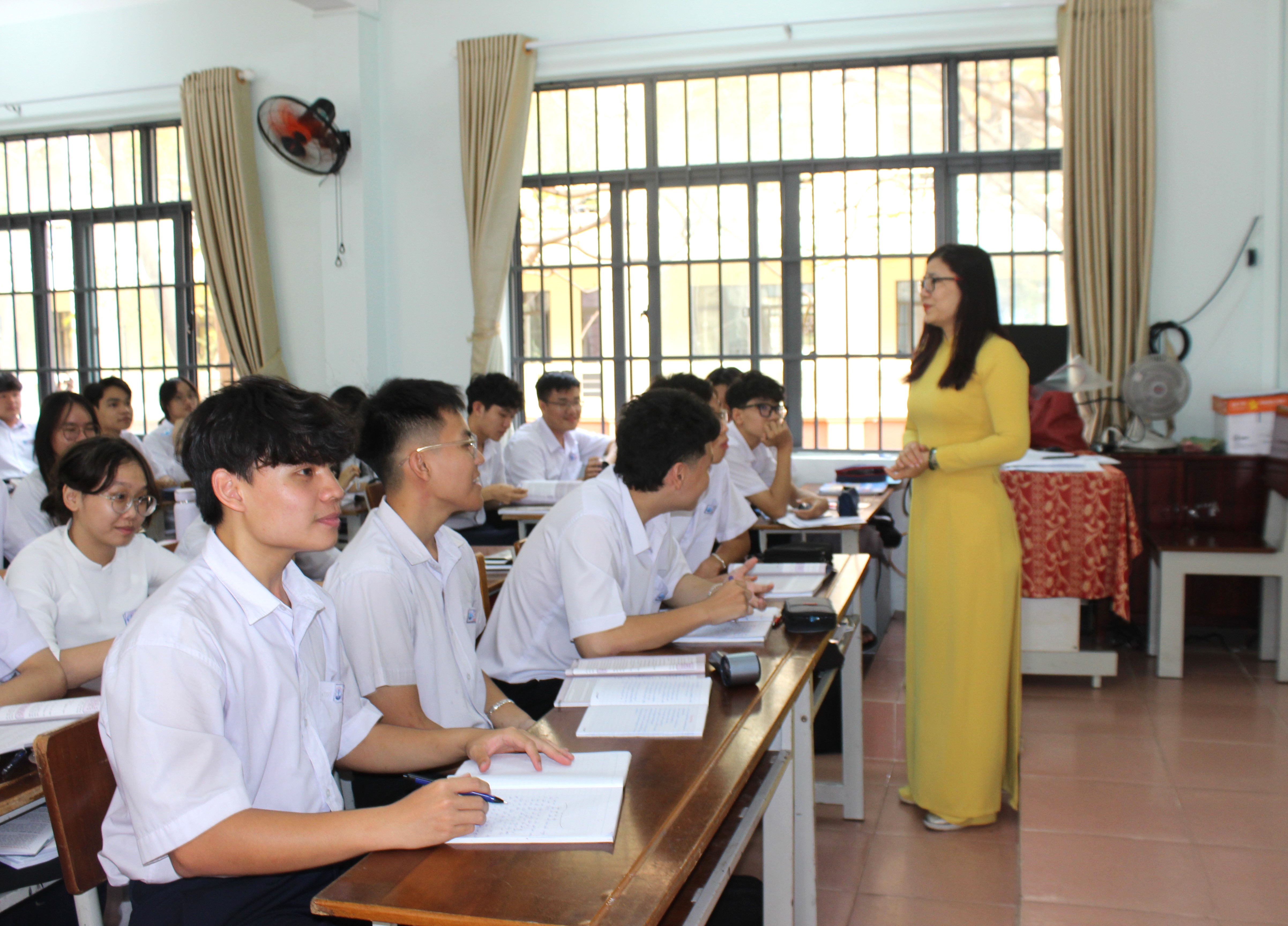 Học sinh Trường THPT Vũng Tàu ôn tập chuẩn bị cho Kỳ thi tốt nghiệp THPT năm 2025.