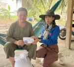 Cô gái khuyết tật lan tỏa yêu thương giữa đời thường