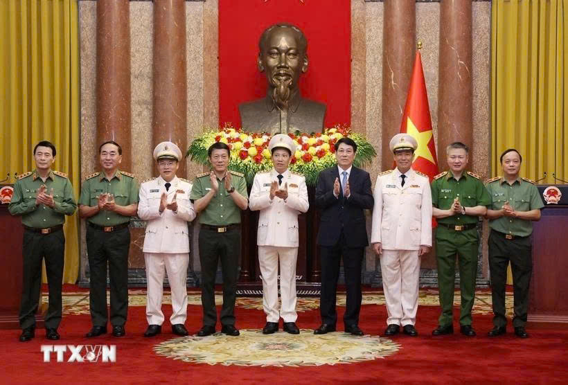 Trao quyết định thăng cấp bậc hàm Thượng tướng cho lãnh đạo Bộ Công an