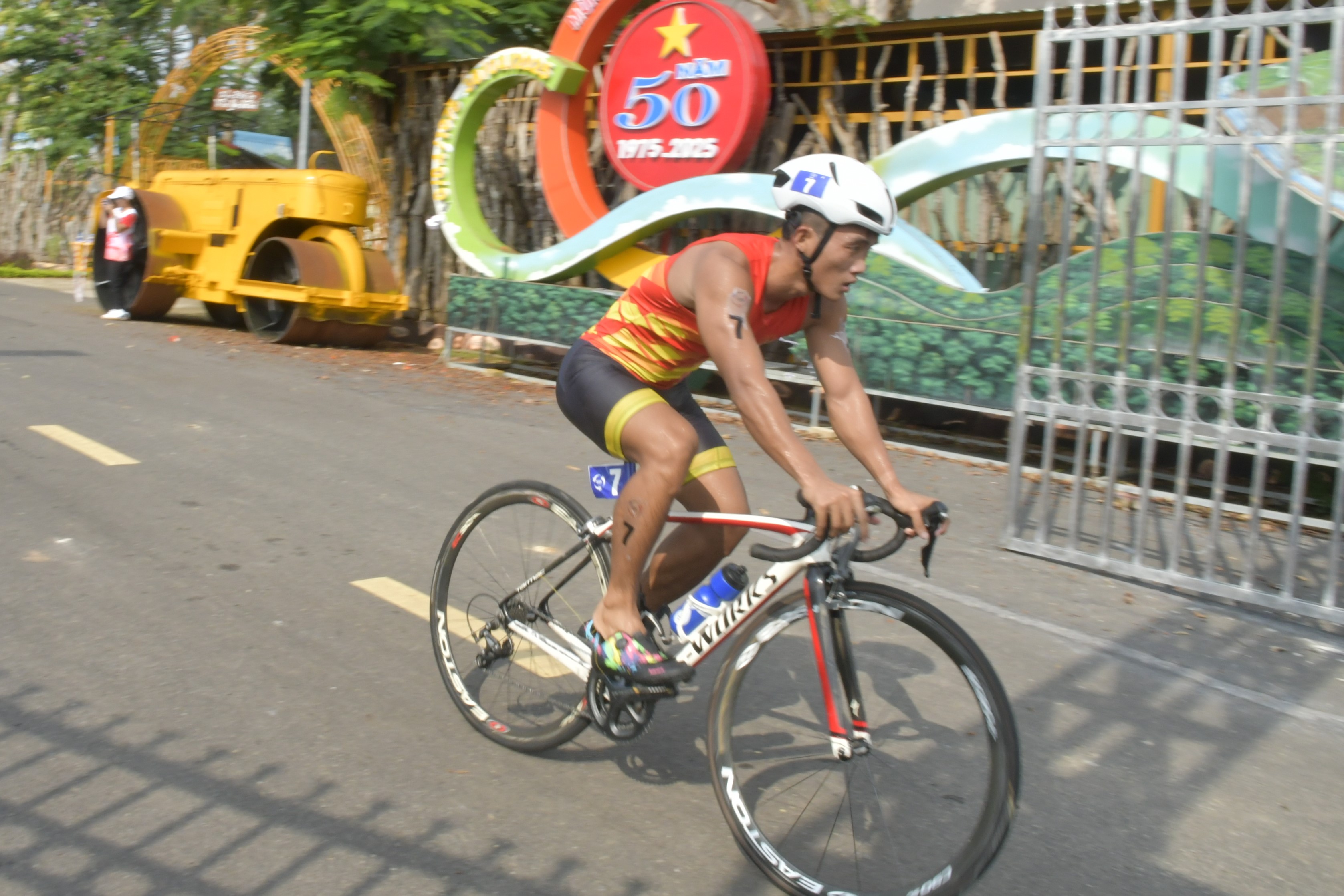 Sự khắc nghiệt và hấp dẫn của triathlon