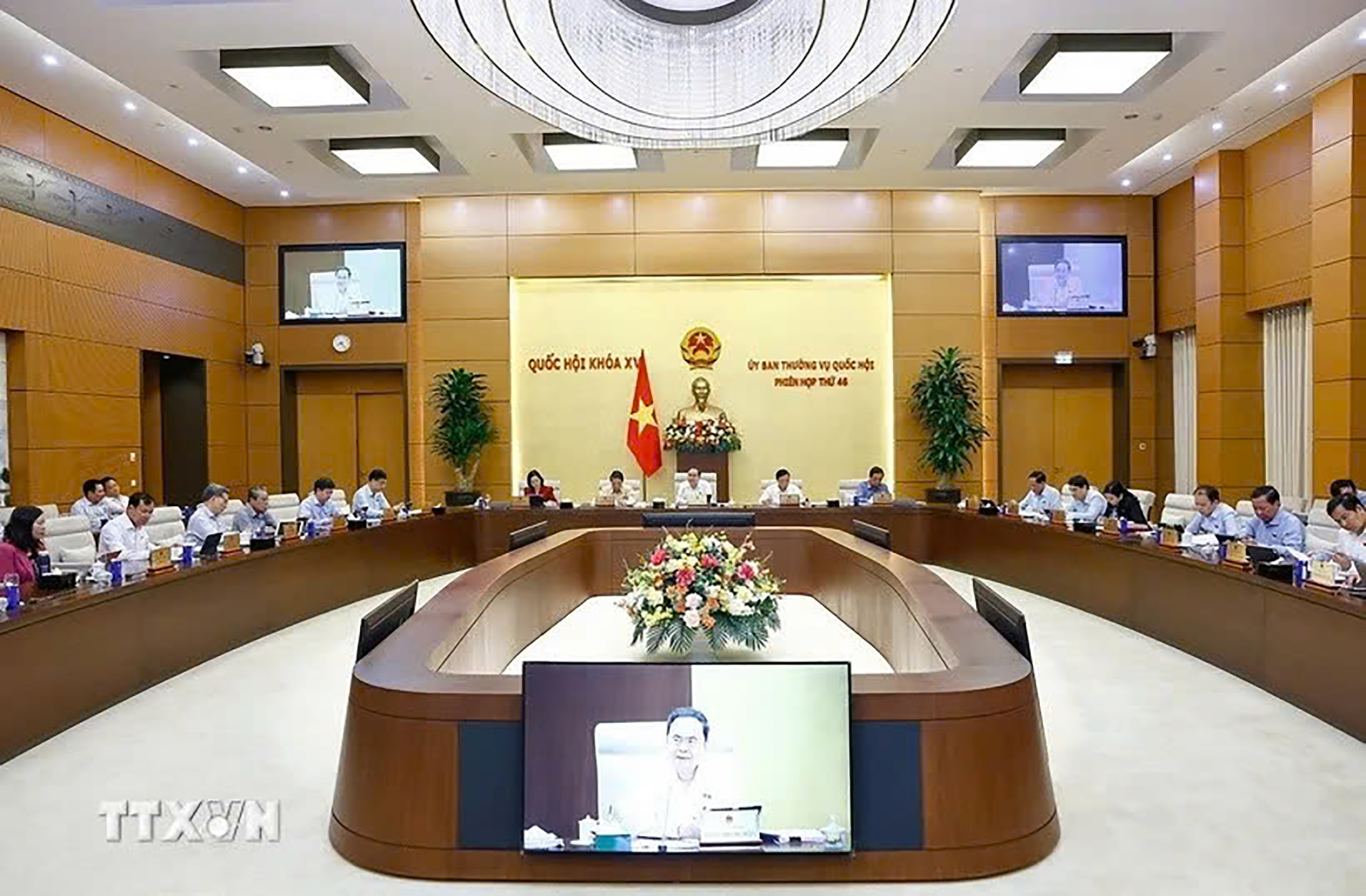 Quang cảnh phiên họp.
