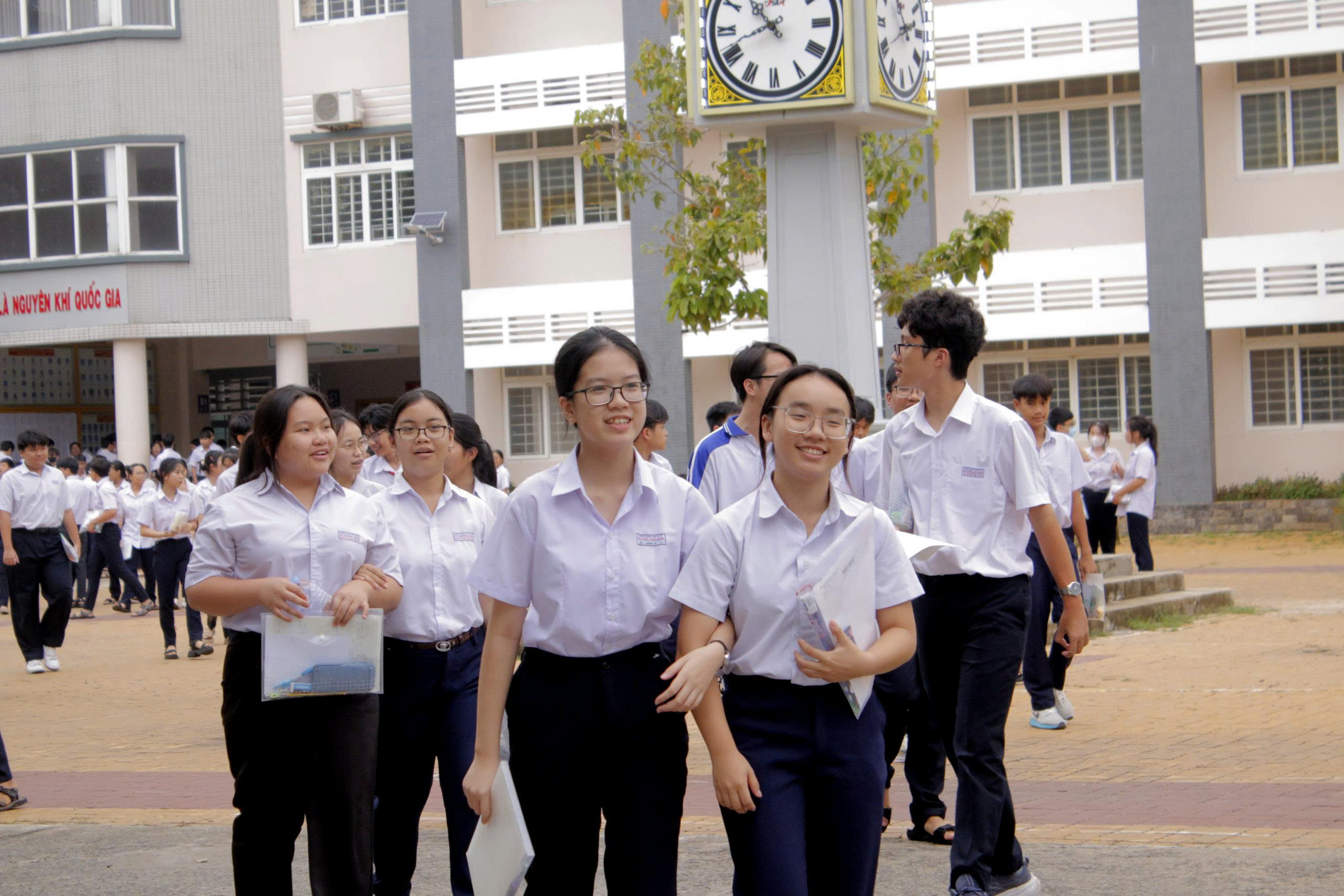 Thí sinh đã vượt qua thử thách các môn chuyên trong ngày 7/6 và hoàn thành kỳ thi tuyển sinh lớp 10 năm học 2025-2026.