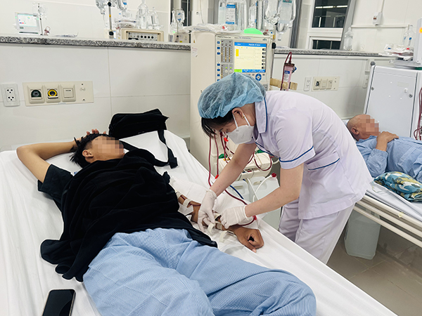 Bệnh nhân B.T.N. được lọc máu tại Bệnh viện Vũng Tàu.