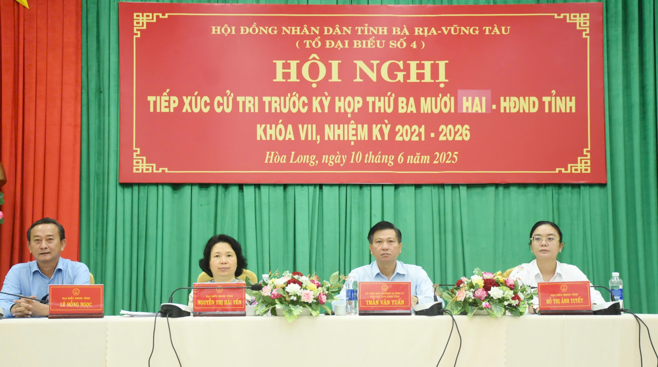Tổ đại biểu số 4 HĐND tỉnh TXCT xã Hòa Long, Long Phước và phường Long Tâm, TP. Bà Rịa. Ảnh: TUYẾT MAI