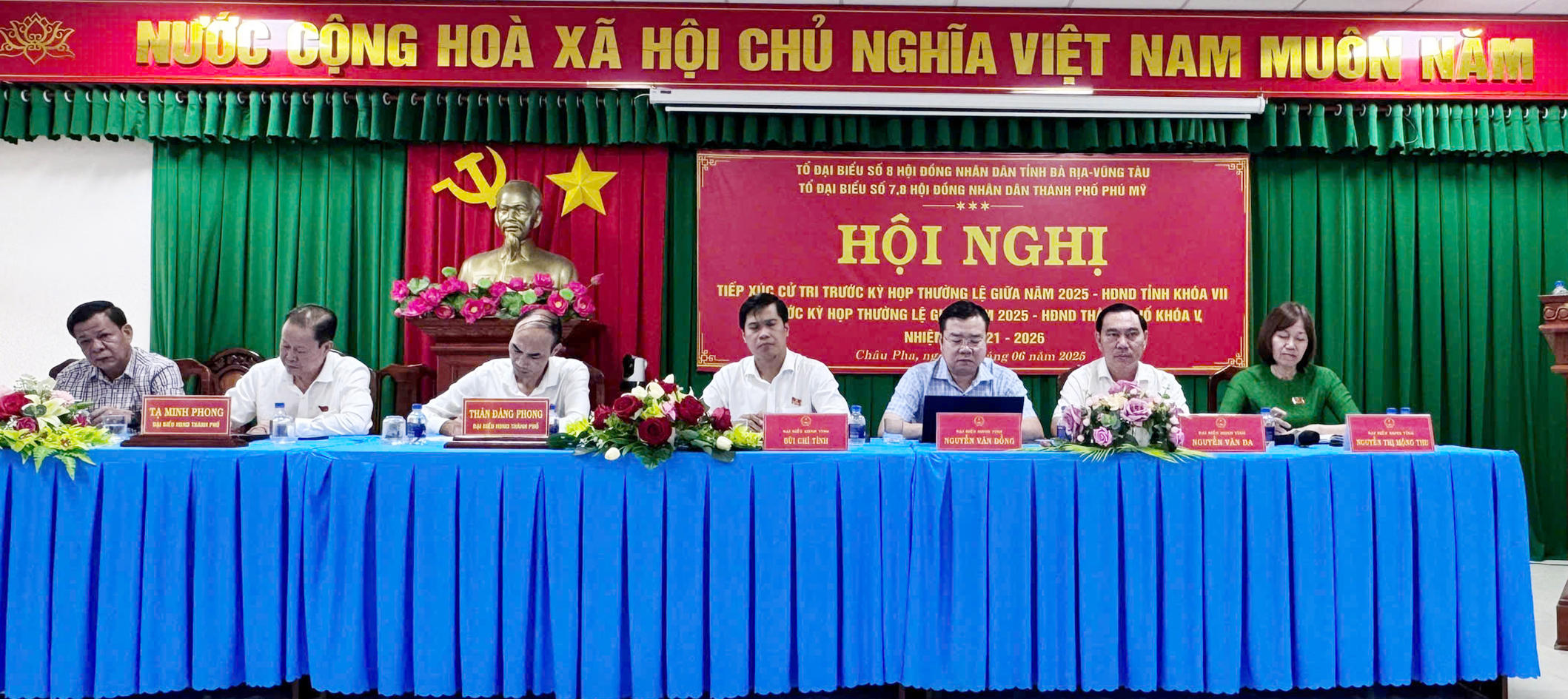 Tổ đại biểu số 8 HĐND tỉnh và tổ đại biểu số 7, 8 - HĐND TP.Phú Mỹ TXCT xã Tóc Tiên và Châu Ph, TP.Phú Mỹ. Ảnh: ĐĂNG KHOA