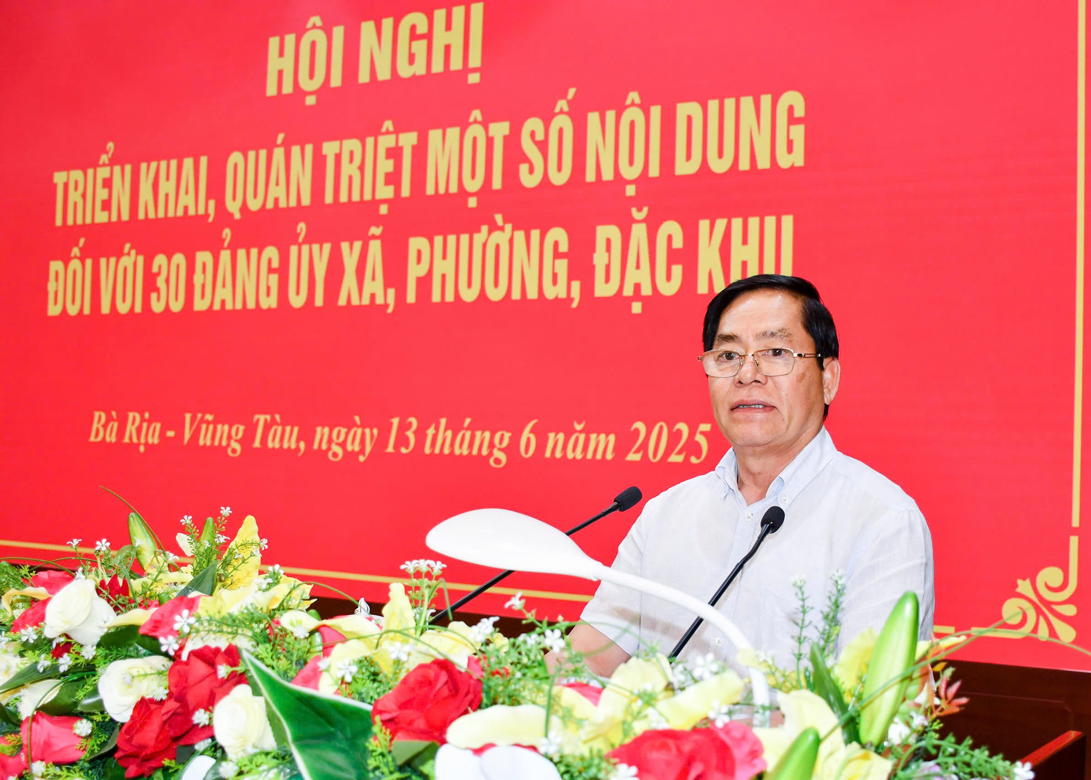 Ông Phạm Viết Thanh, Ủy viên Trung ương Đảng, Bí thư Tỉnh ủy, Chủ tịch HĐND tỉnh phát biểu chỉ đạo tại hội nghị.