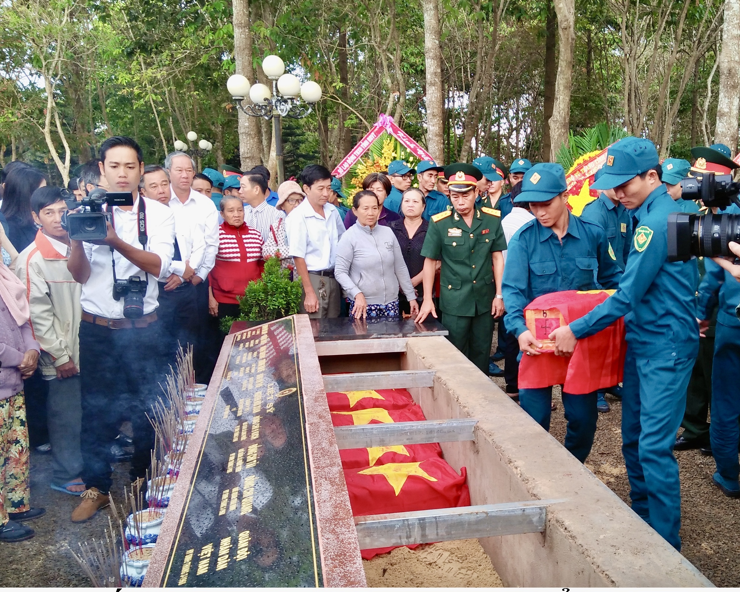 Huyện Long Đất tổ chức án táng liệt sĩ quy tập tại khu di tích núi  Minh Đạm.