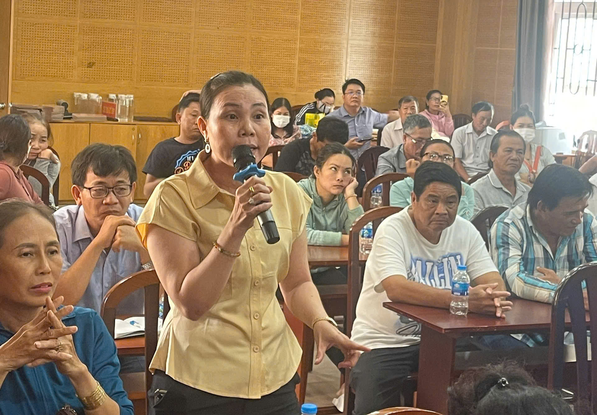 Ngư dân trao đổi tại hội nghị tập huấn Luật Thủy sản, chống khai thác IUU cho ngư dân Vũng Tàu ngày 19/6.