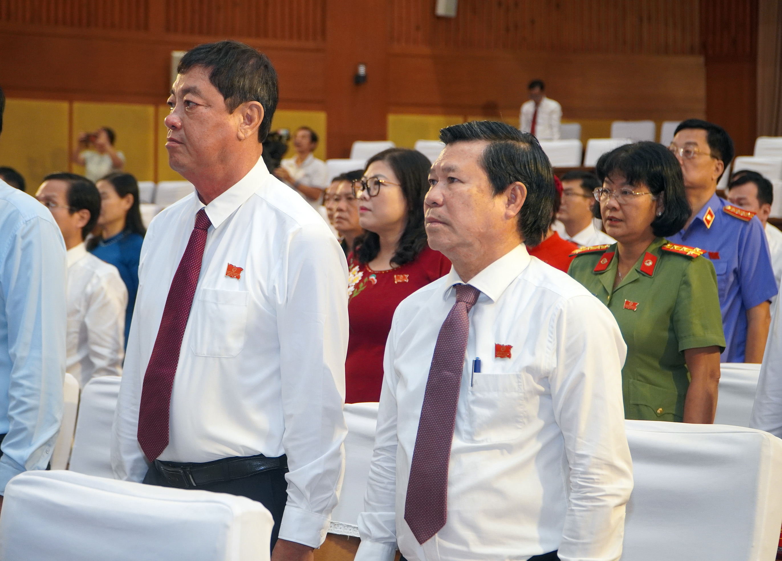 Các đại biểu HĐND tỉnh tham dự kỳ họp.