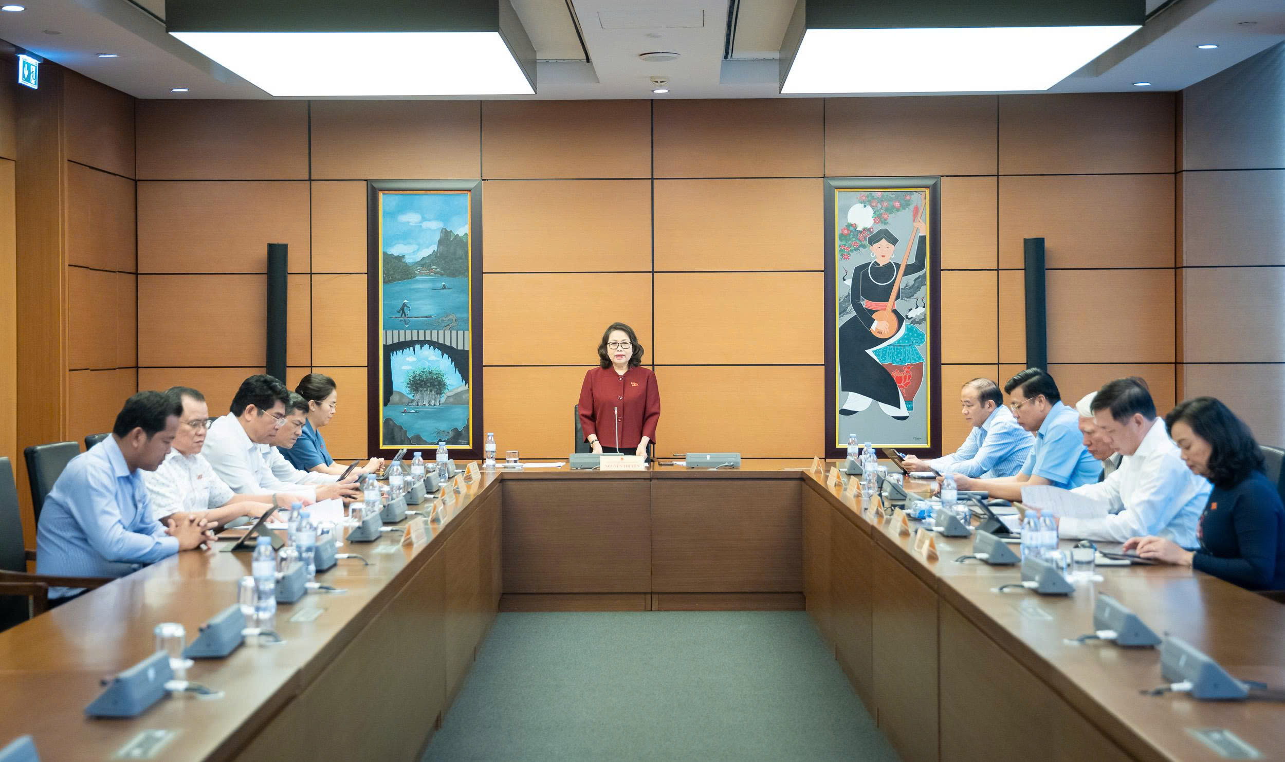 Quang cảnh thảo luận tổ.