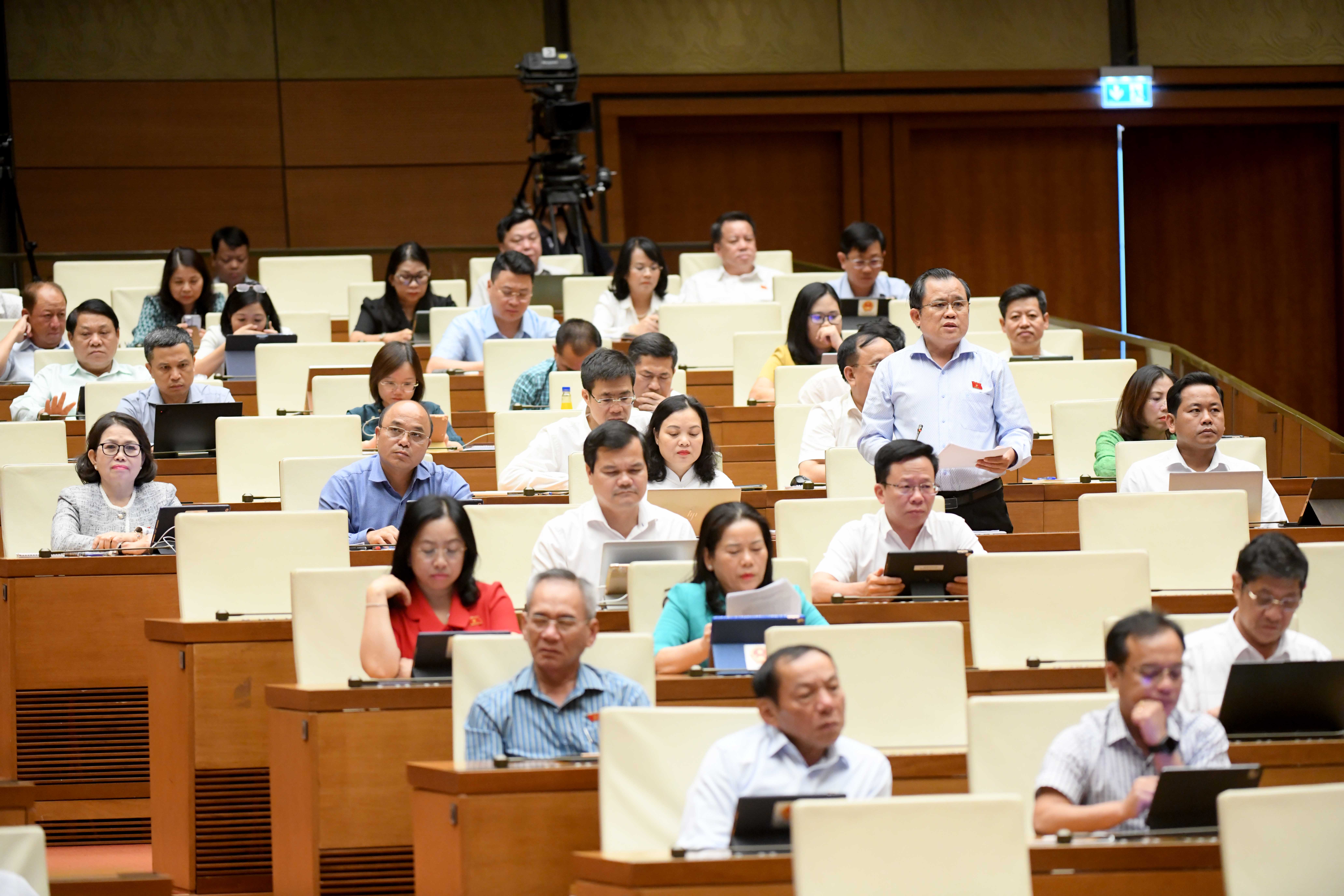 Đại tá Nguyễn Tâm Hùng, Ủy viên Ủy ban Quốc phòng và An ninh của Quốc hội, đại biểu Quốc hội tỉnh Bà Rịa – Vũng Tàu phát biểu thảo luận.