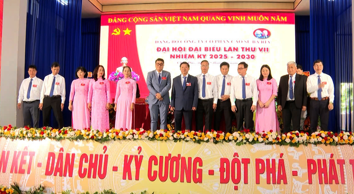 Ban Chấp hành Đảng bộ Công ty CP Cao su Bà Rịa khóa VII, nhiệm kỳ 2025-2030 ra mắt đại hội.