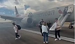 Mỹ: Máy bay Boeing chở gần 180 người hạ cánh khẩn cấp tại Denver