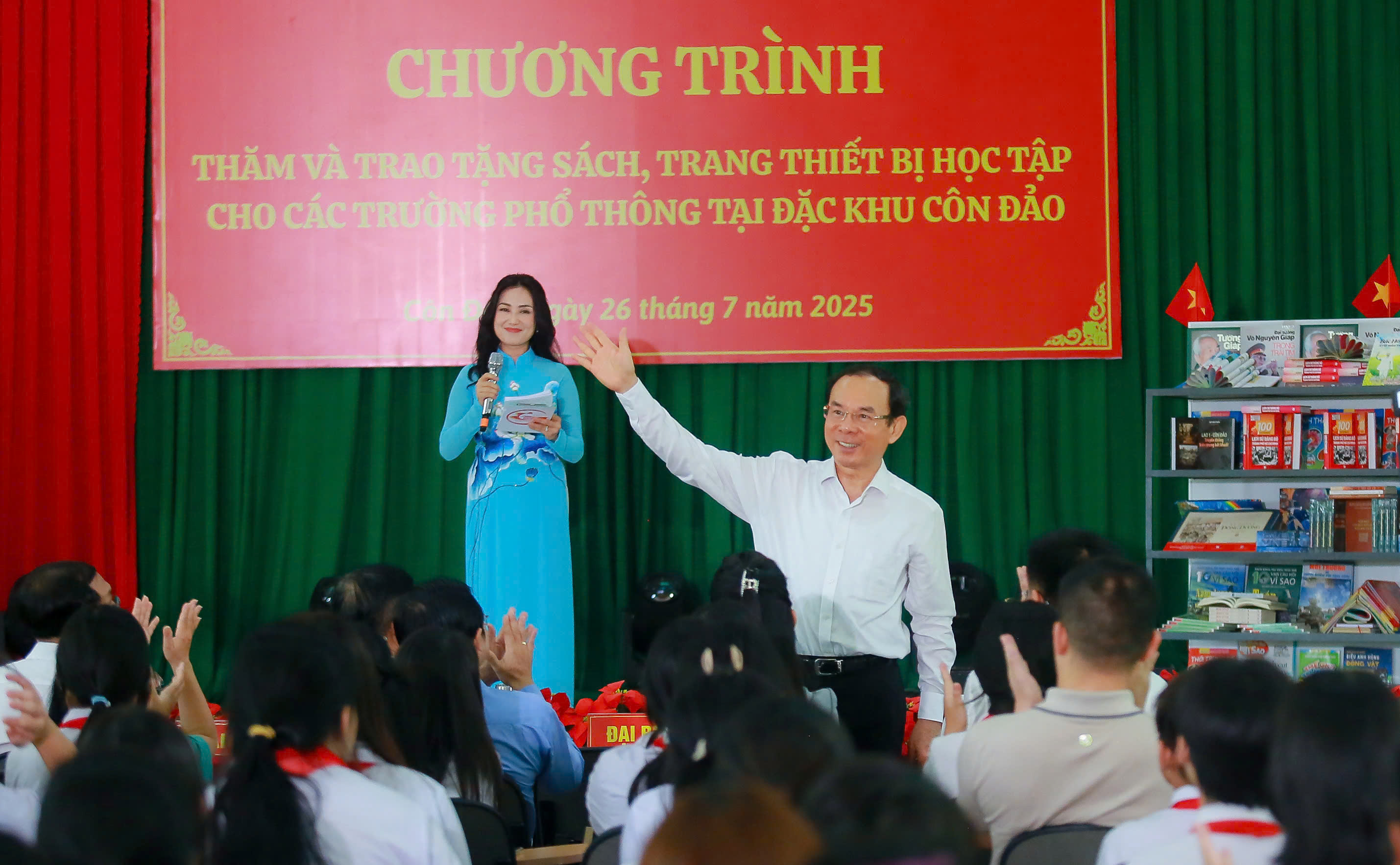 TPHCM tặng thiết bị học tập cho 3 trường tại đặc khu Côn Đảo