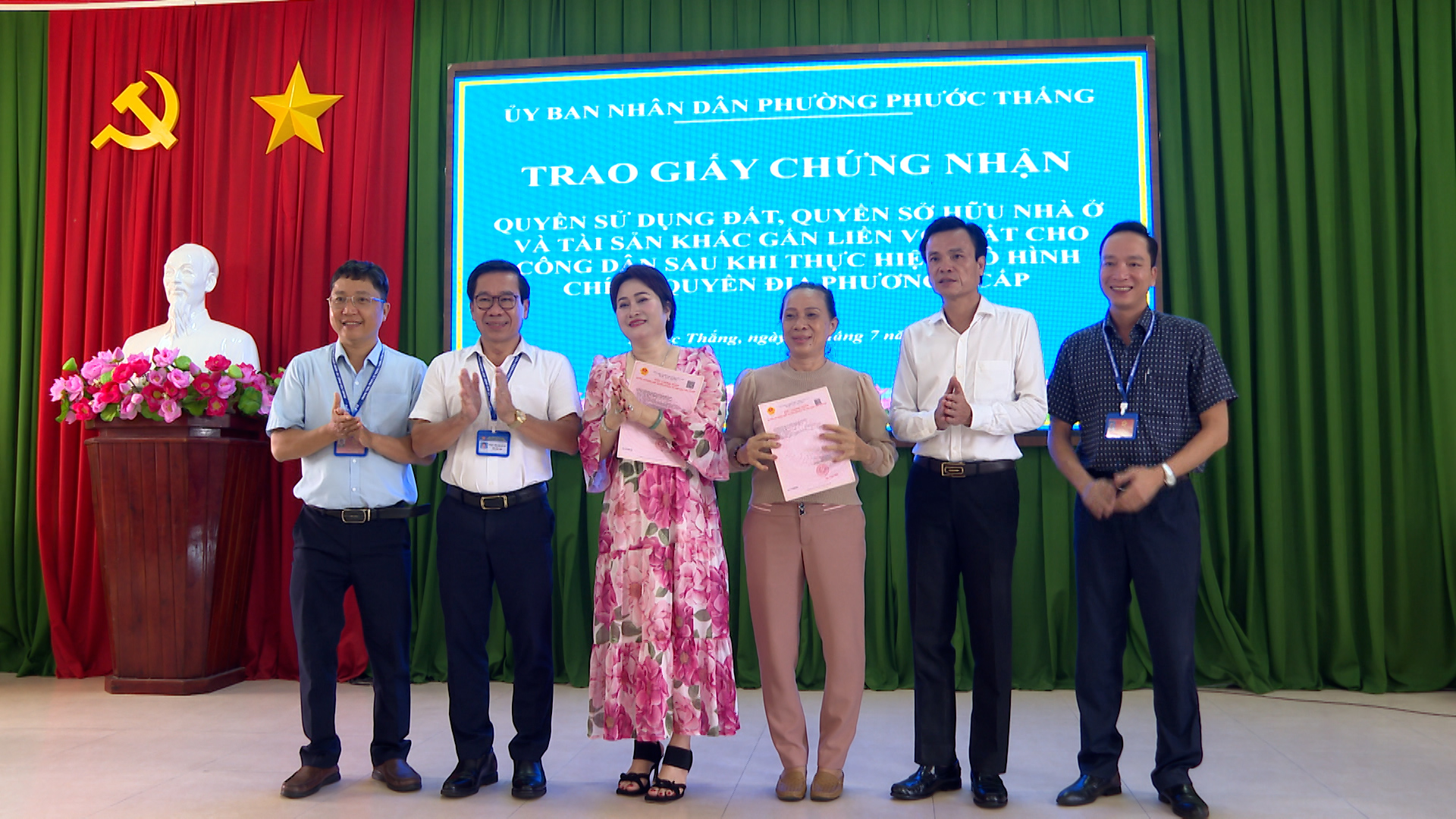 Lãnh đạo phường Phước Thắng, TPHCM trao 