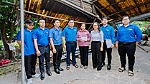 UBMTTQ TP. Hồ Chí Minh thăm hỏi 5 gia đình bị tốc mái nhà do dông lốc