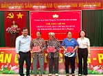 MTTQ Việt Nam TPHCM thăm, tặng quà các hộ dân thiệt hại do mưa bão